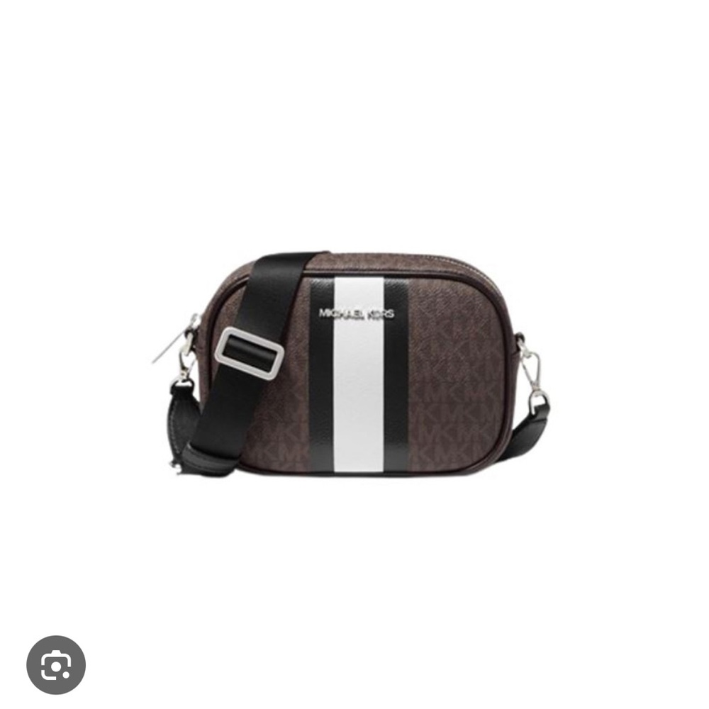 Michael Kors jet set small bag with NO strap included:) Brand new🛩️